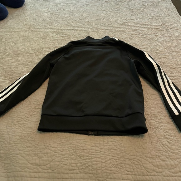 Kids Adidas warm up jacket. - Picture 3 of 3